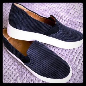 New Naturalizer Carly Inky Navy Slip Shoe 7